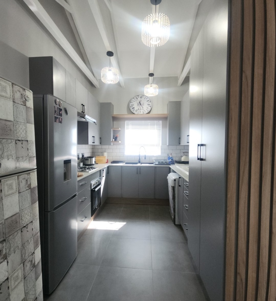To Let 2 Bedroom Property for Rent in Ifafi North West